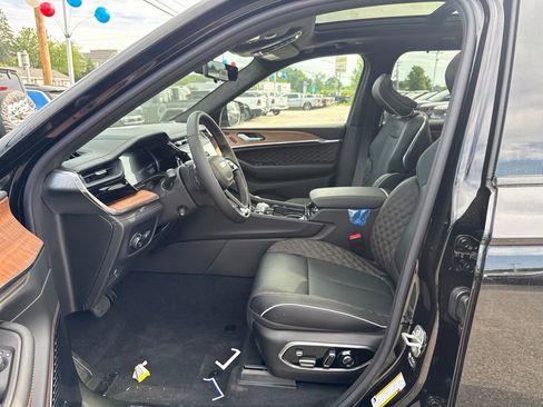 New 2026 Jeep Grand Cherokee Summit AWD/4WD image 14