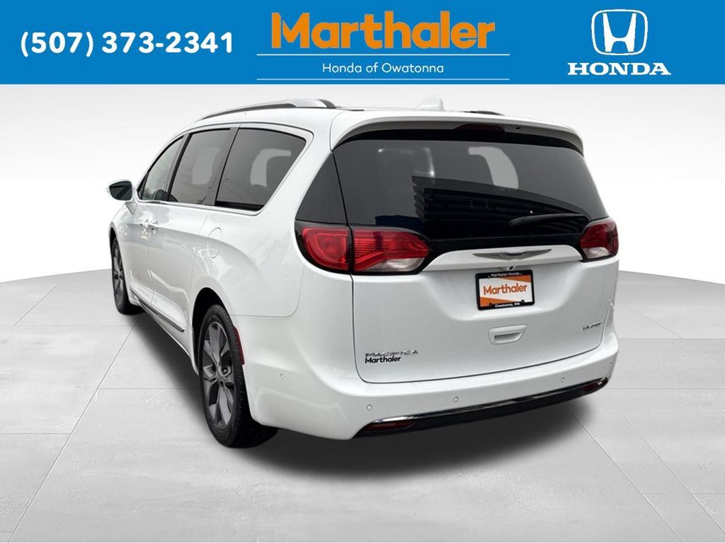 Used 2020 Chrysler Pacifica Limited w/ Tire & Wheel Group FWD image 3
