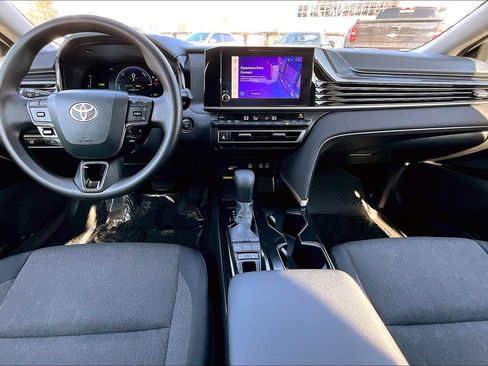 Used 2025 Toyota Camry LE image 14