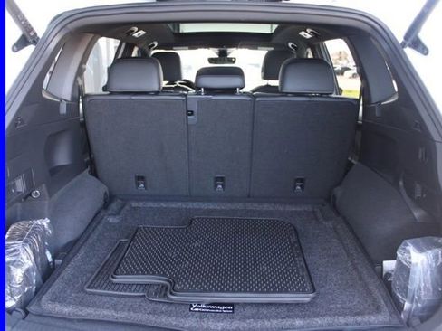 Used 2024 Volkswagen Tiguan SE R-Line image 10