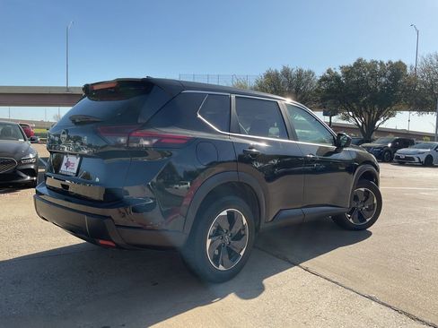 Used 2025 Nissan Rogue SV image 5