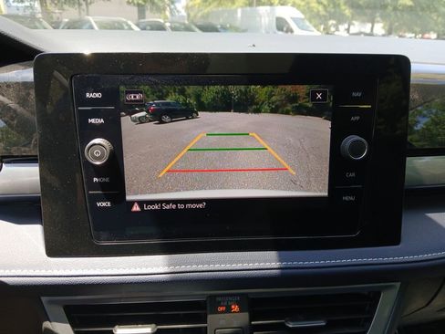 New 2025 Volkswagen Taos SEL image 20