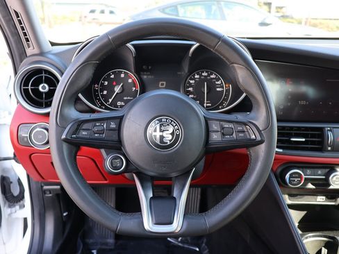 Used 2020 Alfa Romeo Giulia w/ Nero Edizione image 37