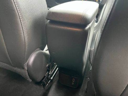 Used 2025 Buick Encore GX Preferred AWD/4WD image 25