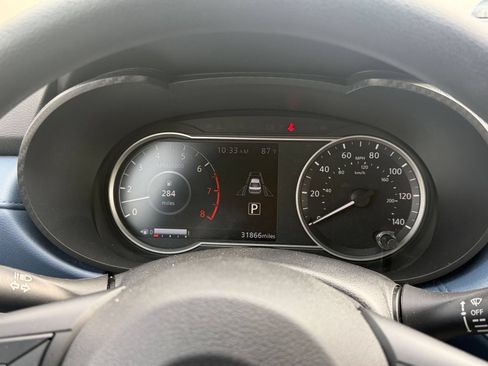 Used 2025 Nissan Versa SV FWD image 38