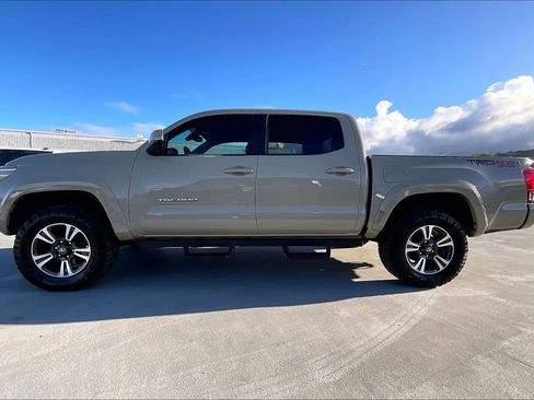 Used 2019 Toyota Tacoma TRD Sport AWD/4WD image 3