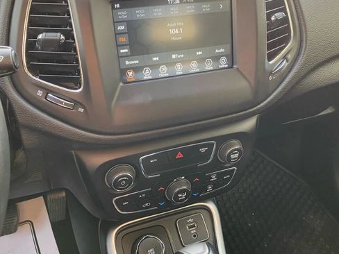 Used 2018 Jeep Compass Latitude w/ Popular Equipment Group AWD/4WD image 16