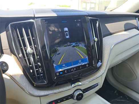 Used 2022 Volvo XC60 B6 Inscription w/ Advanced Package image 12