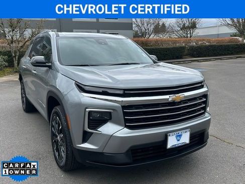 Certified 2025 Chevrolet Traverse LT w/ Sun and Wheel Package image 1