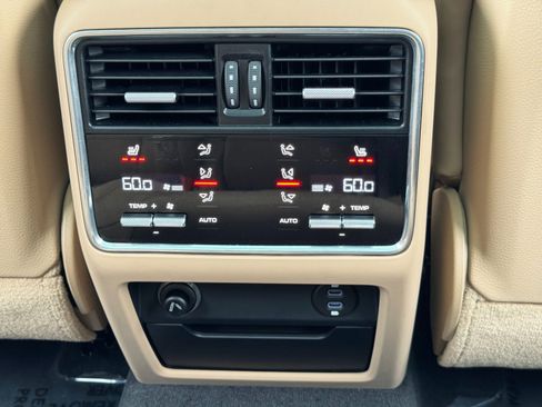 Used 2023 Porsche Cayenne Platinum Edition image 35