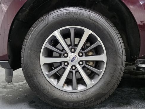 Used 2020 Ford Expedition XLT w/ Equipment Group 202A AWD/4WD image 5