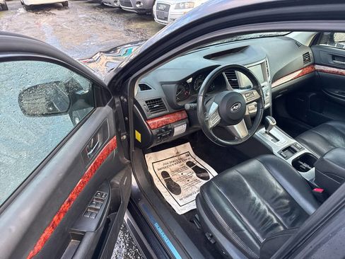 Used 2010 Subaru Legacy 2.5i Limited image 7
