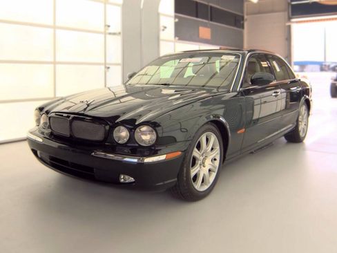Used 2004 Jaguar XJ8 RWD image 1