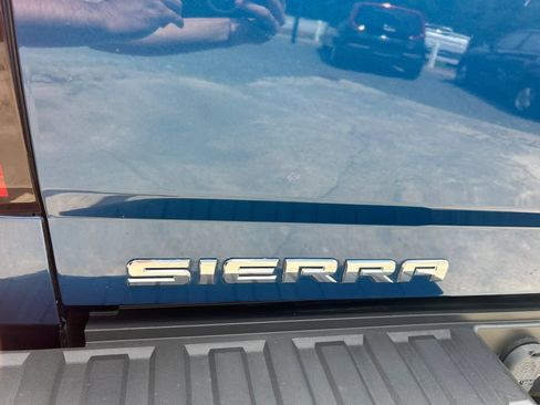 Used 2015 GMC Sierra 1500 SLT w/ SLT Crew Cab Value Package RWD image 9