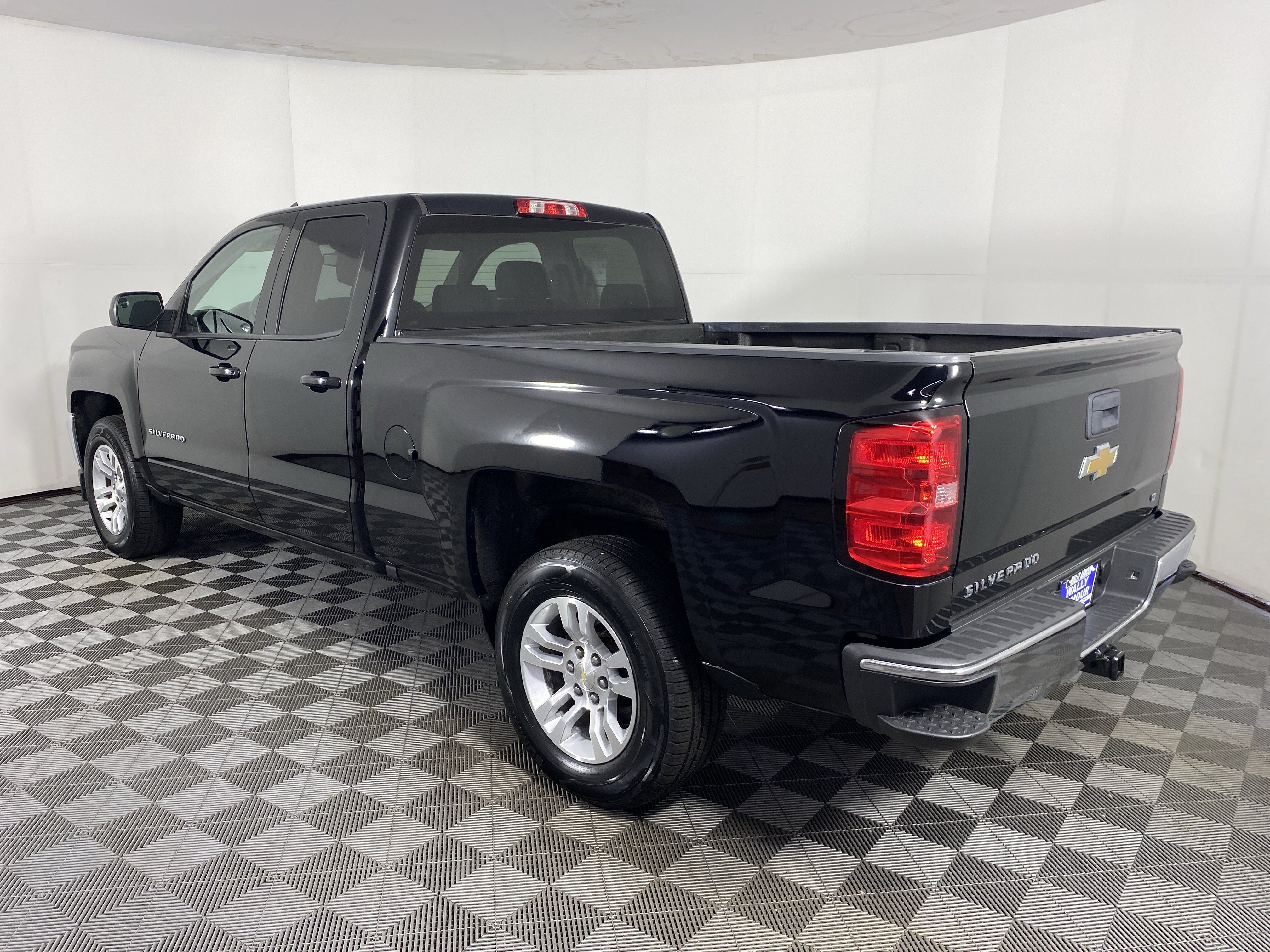 Used 2018 Chevrolet Silverado 1500 LT w/ All Star Edition AWD/4WD image 9