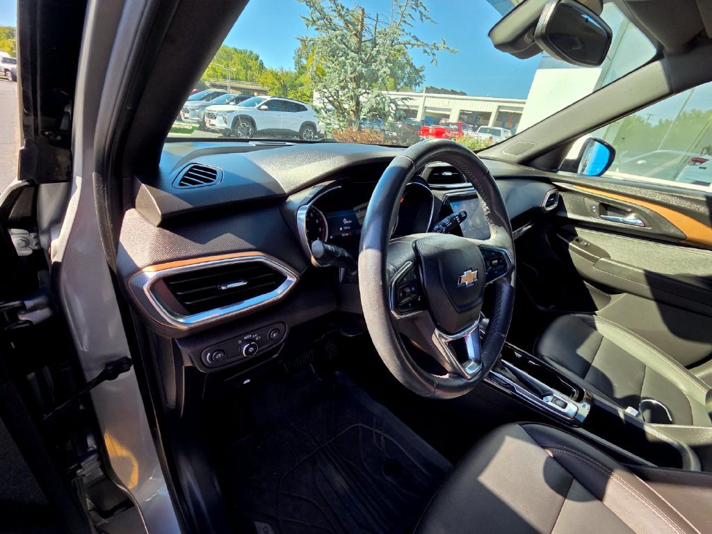 Used 2023 Chevrolet TrailBlazer ACTIV w/ Sun and Liftgate Package FWD image 14