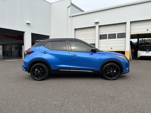 Used 2024 Nissan Kicks SR w/ SR Premium Package FWD image 8
