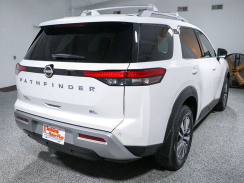 Used 2024 Nissan Pathfinder SL FWD image 7