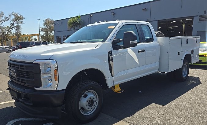 Used 2025 Ford F350 XL AWD/4WD image 1
