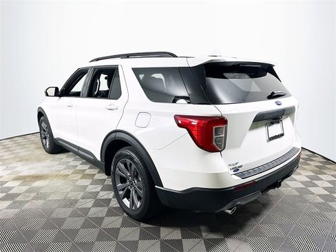 Used 2022 Ford Explorer XLT w/ Equipment Group 202A image 5