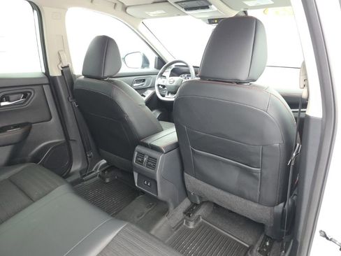 Used 2025 Nissan Rogue SV image 42