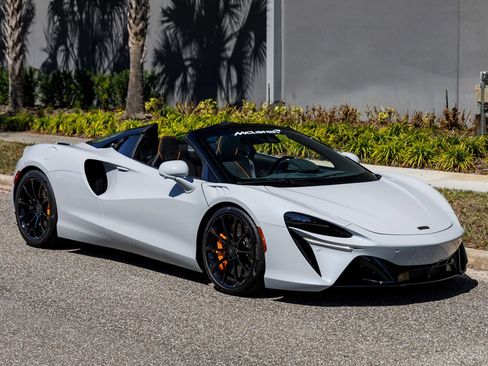 New 2025 McLaren Artura Spider image 1