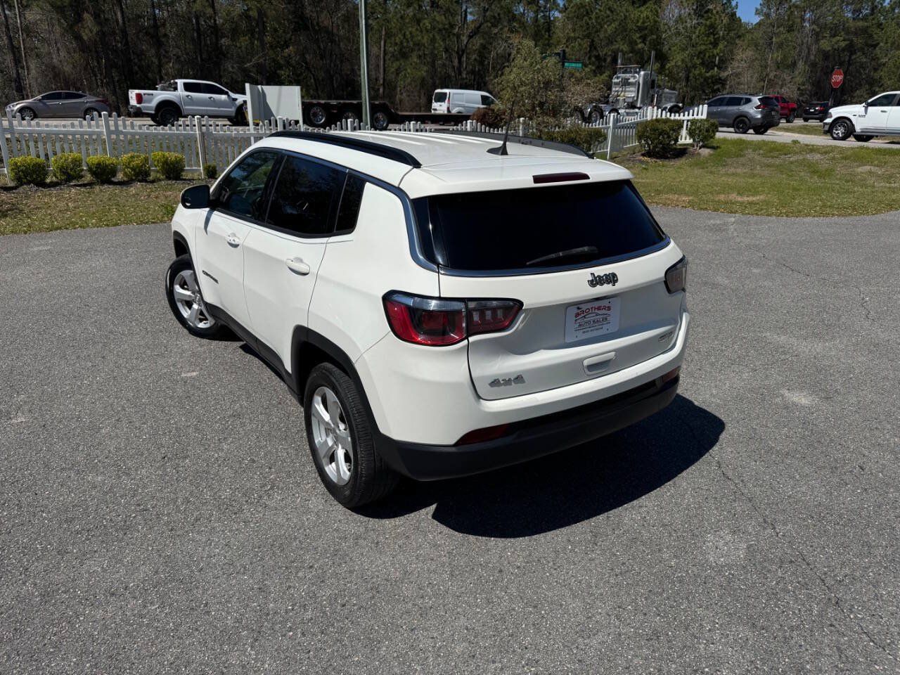 Used 2019 Jeep Compass Latitude AWD/4WD image 4