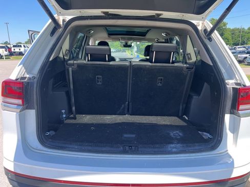 Used 2023 Volkswagen Atlas SE w/ Panoramic Sunroof Package FWD image 12