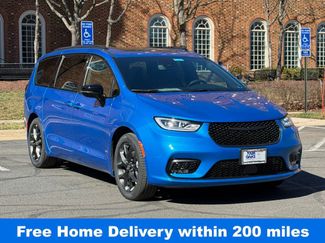 New 2026 Chrysler Pacifica Limited video 1