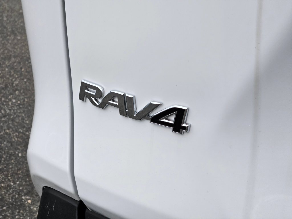 Used 2025 Toyota RAV4 LE AWD/4WD image 10