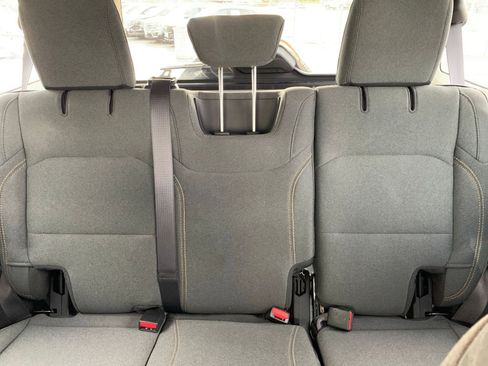 Used 2025 Jeep Wrangler Sahara image 37