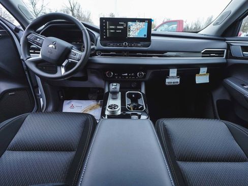 New 2026 Mitsubishi Outlander ES image 38