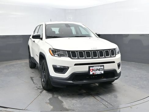 Used 2017 Jeep Compass Sport w/ Cold Weather Group AWD/4WD image 2