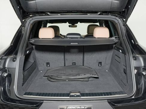 Certified 2024 Porsche Cayenne w/ Premium Package AWD/4WD image 42