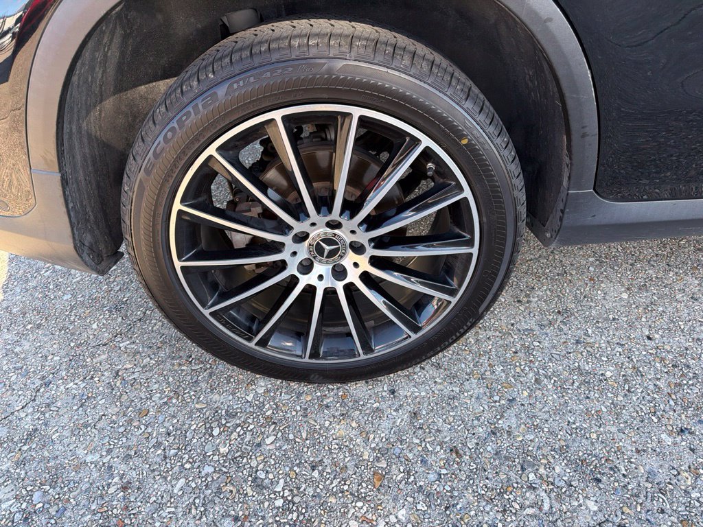 Used 2021 Mercedes-Benz GLC 300 image 23