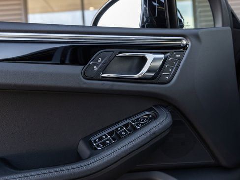 Certified 2026 Porsche Macan image 22