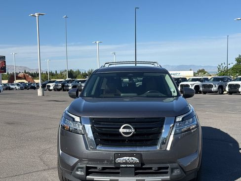 Used 2022 Nissan Pathfinder Platinum w/ Cargo Package AWD/4WD image 2