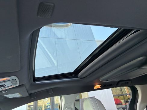 Used 2021 Toyota Sienna XSE image 17