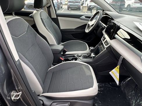 New 2025 Volkswagen Taos SE image 15