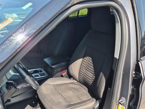 Used 2021 Ford Explorer XLT RWD image 9