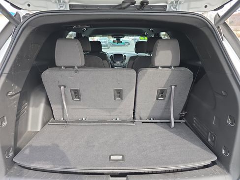 Used 2023 Chevrolet Traverse LT image 5