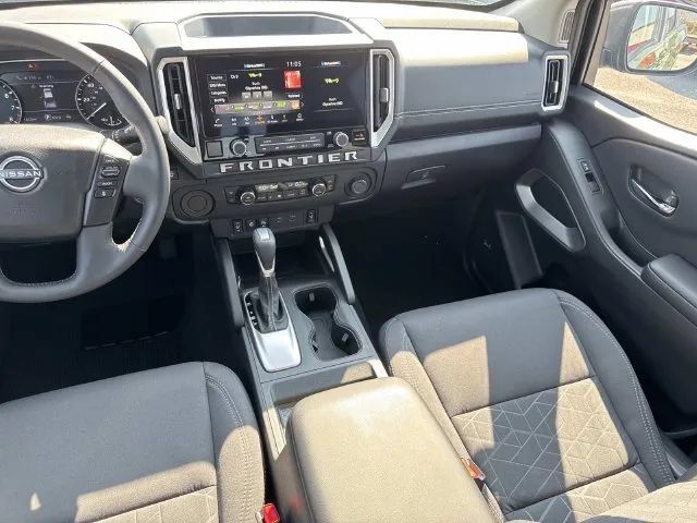 Certified 2025 Nissan Frontier SV w/ SV Convenience Package RWD image 15