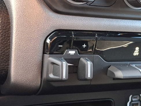 Used 2021 RAM 1500 Big Horn image 22