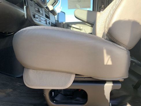 New 2025 Chevrolet Express 4500 w/ Power Convenience Package RWD image 18