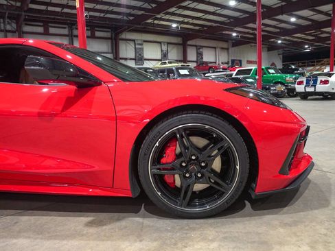 Used 2020 Chevrolet Corvette Stingray Preferred Cpe w/ 2LT Preferred Equipment Group RWD image 11