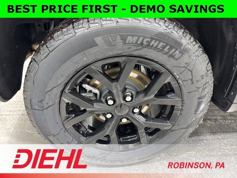 New 2026 Jeep Grand Cherokee Laredo image 8