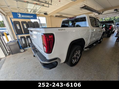 Used 2025 GMC Sierra 1500 SLE w/ Preferred Package AWD/4WD image 5