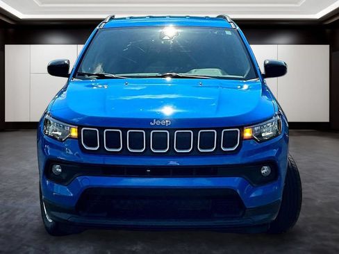 Used 2022 Jeep Compass Latitude w/ Convenience Group AWD/4WD image 2