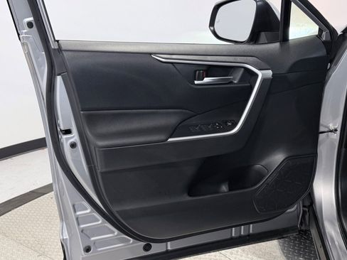 Used 2024 Toyota RAV4 SE image 17