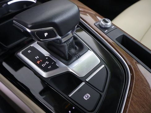 Used 2023 Audi A4 2.0T Premium w/ Convenience Package image 4